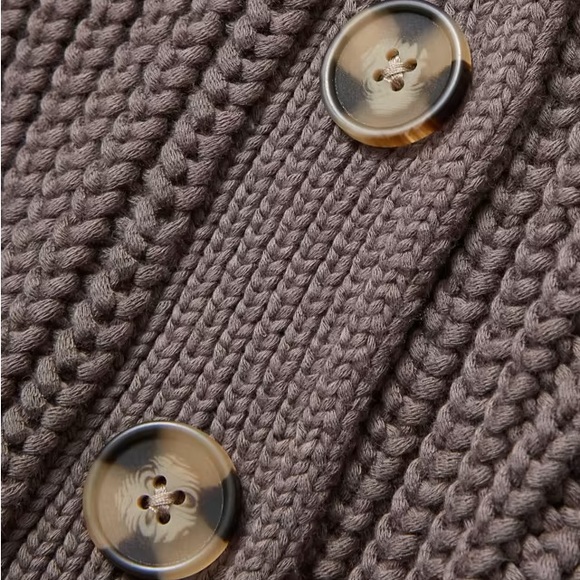 ISO: Everlane The Texture Cotton Cardigan in size medium, large or x-large - Picture 3 of 5